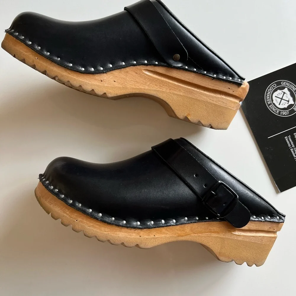 Handcrafted Women's Black Leather Clogs - Picture 4 of 14